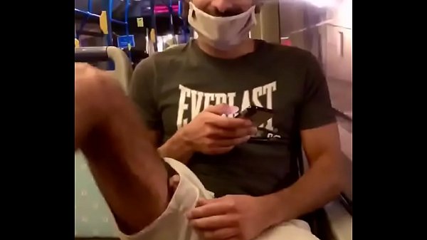 Se mostrando para a gay no onibus