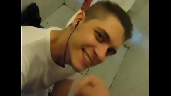Me chupou no banheiro de deficiente do shopping