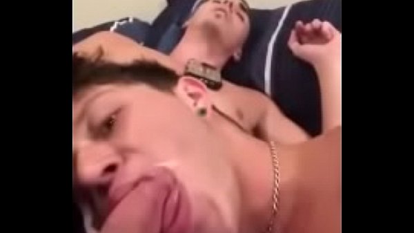 Pagando boquete para o primo