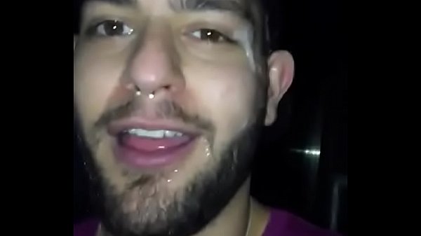 His friend sucks his cock in the dark street