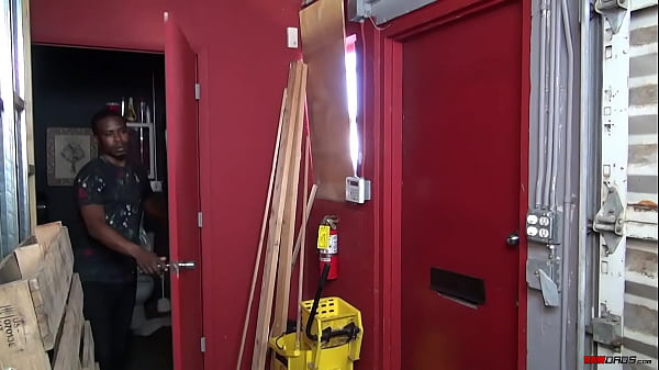 Justin Bold fucks his big dick barber Jake Marshall