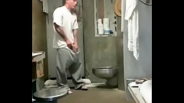 Prisionero jalandosela