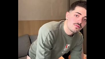 NOVINHO NÃO DEU NADA POR MIM MAS DEIXEI O CUZINHO DELE ARROMBADO